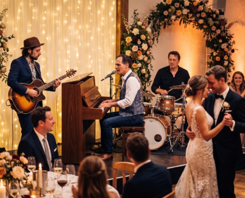 MK Moritz Kinker Band Hochzeitsband on stage